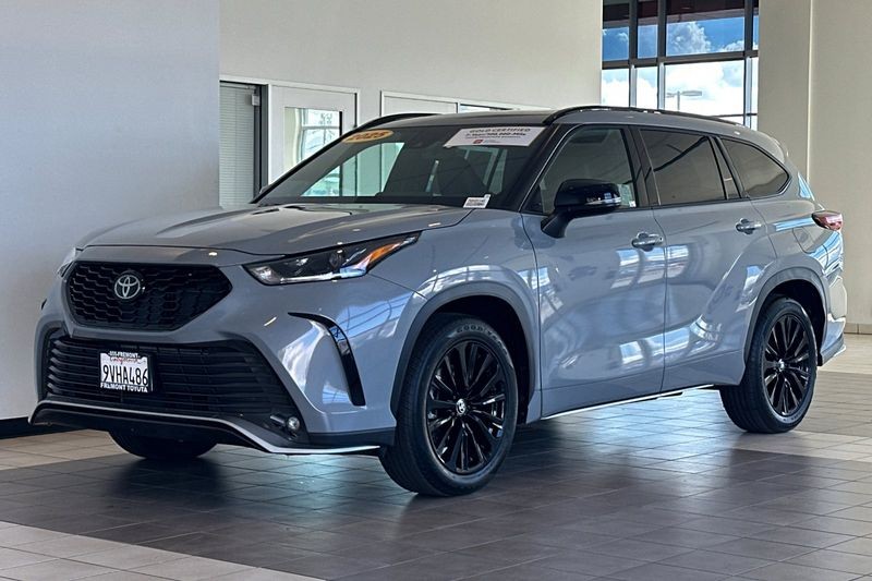 Toyota Highlander Vehicle Full-screen Gallery Image 08