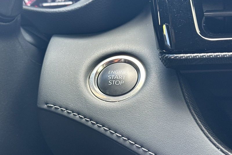 Toyota Highlander Vehicle Full-screen Gallery Image 24