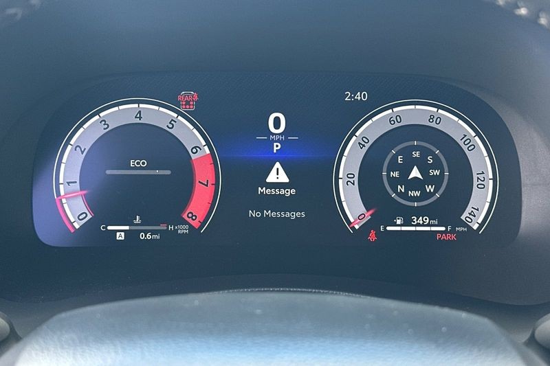 Toyota Highlander Vehicle Full-screen Gallery Image 26