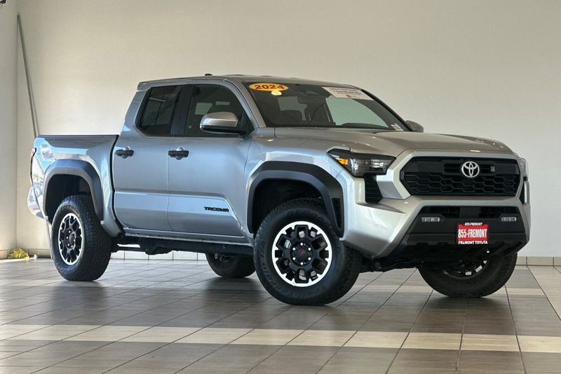 Toyota Tacoma 4WD Vehicle Full-screen Gallery Image 02