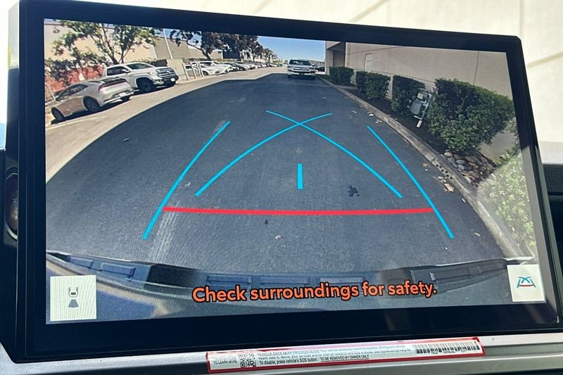 Toyota Tacoma 4WD Vehicle Full-screen Gallery Image 19