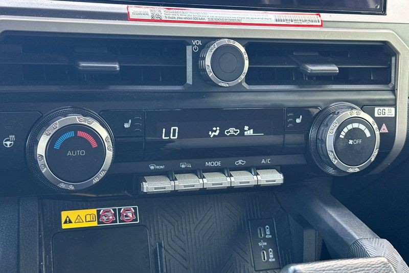 Toyota Tacoma 4WD Vehicle Full-screen Gallery Image 20