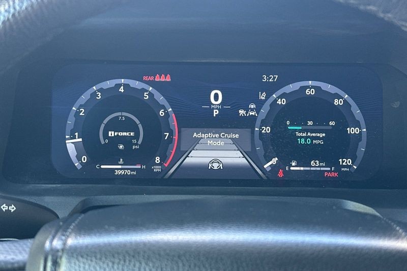 Toyota Tacoma 4WD Vehicle Full-screen Gallery Image 24