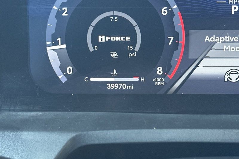 Toyota Tacoma 4WD Vehicle Full-screen Gallery Image 25