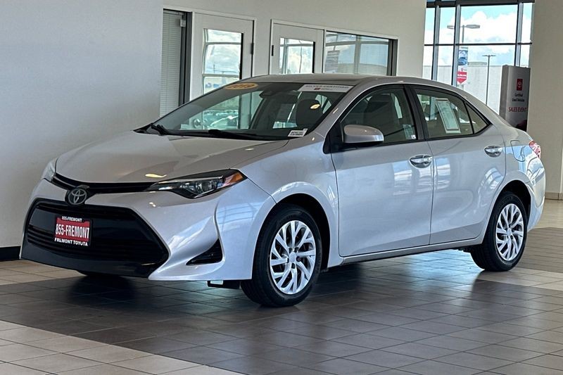 Toyota Corolla Vehicle Full-screen Gallery Image 08