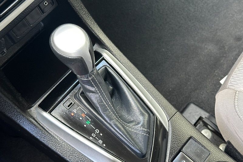 Toyota Corolla Vehicle Full-screen Gallery Image 20