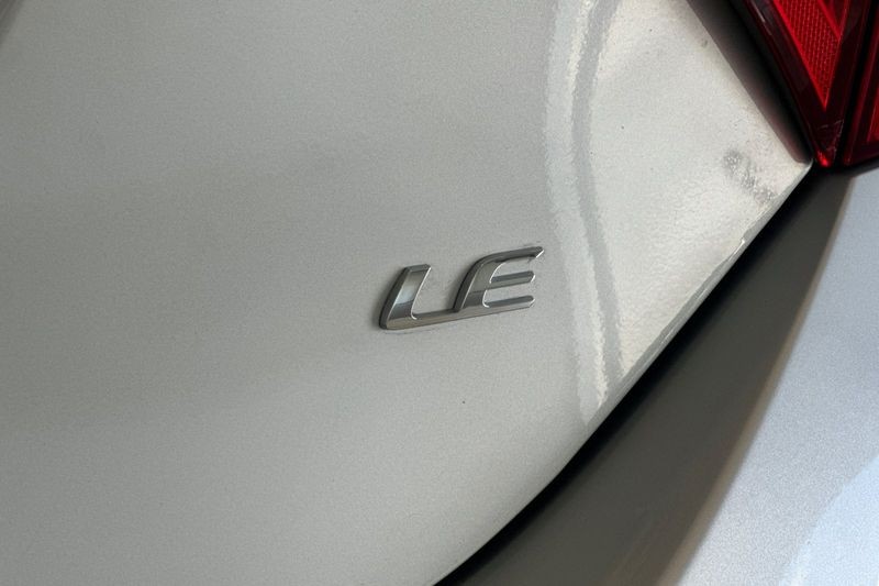 Toyota Corolla Vehicle Full-screen Gallery Image 25