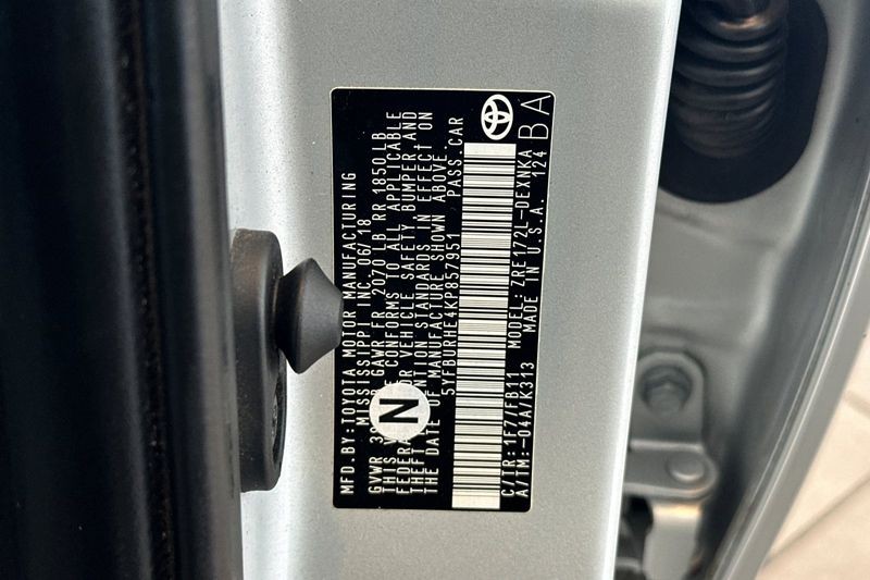 Toyota Corolla Vehicle Full-screen Gallery Image 27