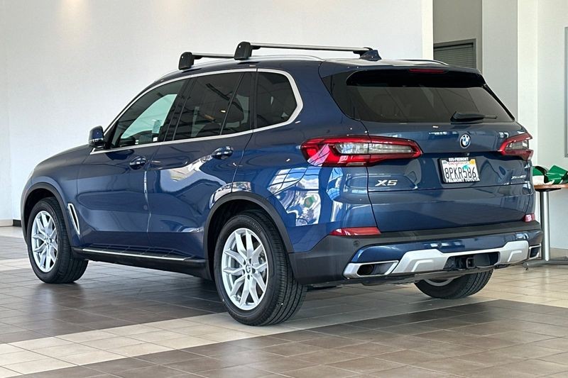 BMW X5 Vehicle Full-screen Gallery Image 06