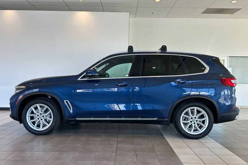 BMW X5 Vehicle Full-screen Gallery Image 07