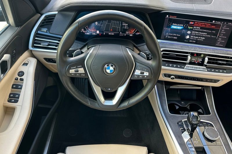 BMW X5 Vehicle Full-screen Gallery Image 14