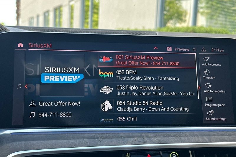 BMW X5 Vehicle Full-screen Gallery Image 18