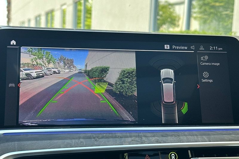 BMW X5 Vehicle Full-screen Gallery Image 20