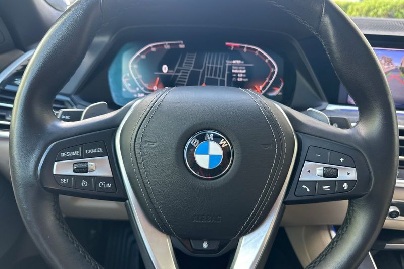 BMW X5 Vehicle Full-screen Gallery Image 24