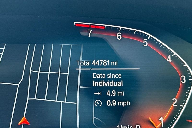 BMW X5 Vehicle Full-screen Gallery Image 26