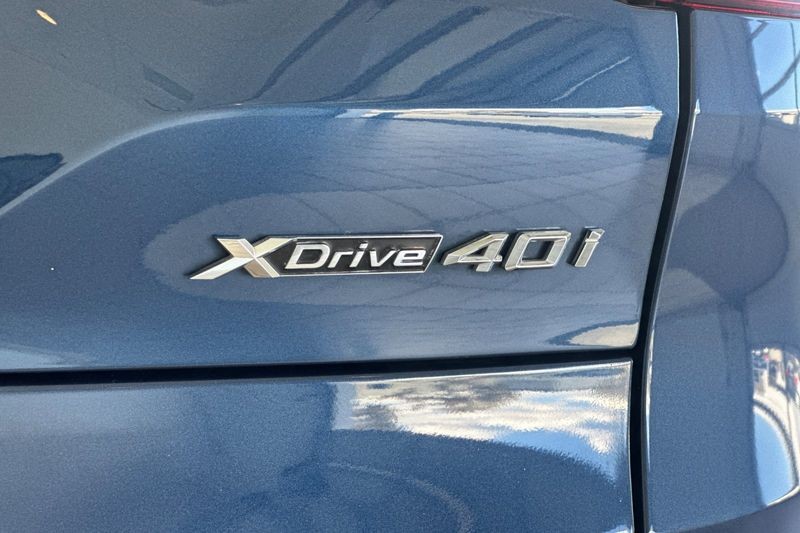 BMW X5 Vehicle Full-screen Gallery Image 28