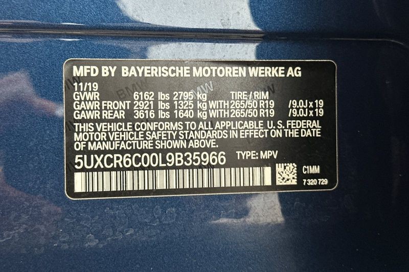 BMW X5 Vehicle Full-screen Gallery Image 29