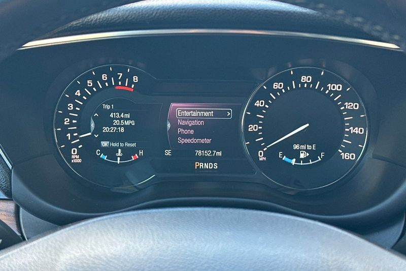 Lincoln MKC Vehicle Full-screen Gallery Image 25