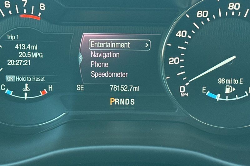 Lincoln MKC Vehicle Full-screen Gallery Image 26