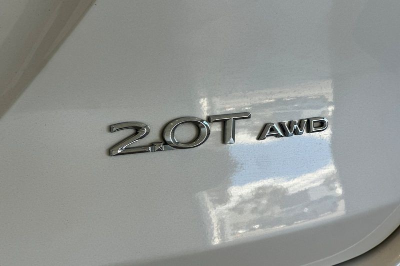 Lincoln MKC Vehicle Full-screen Gallery Image 28