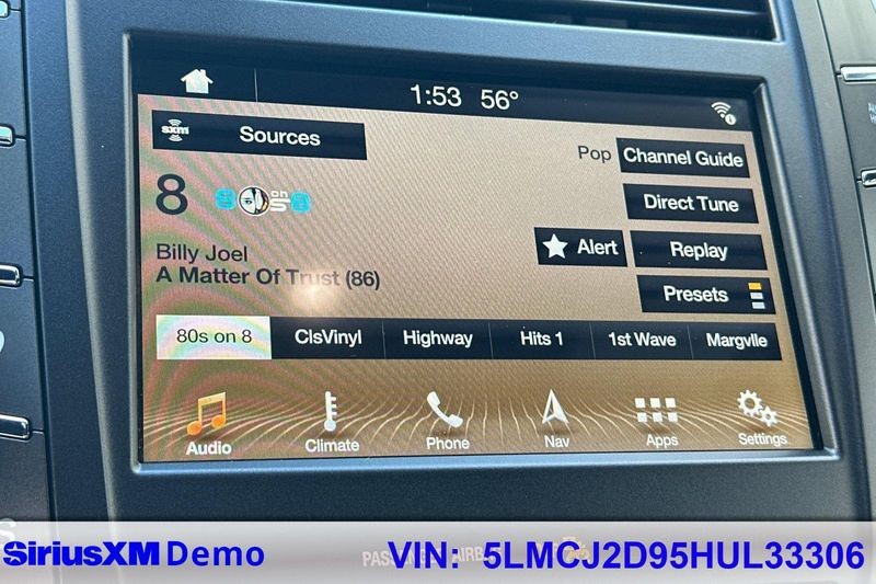 Lincoln MKC Vehicle Full-screen Gallery Image 29