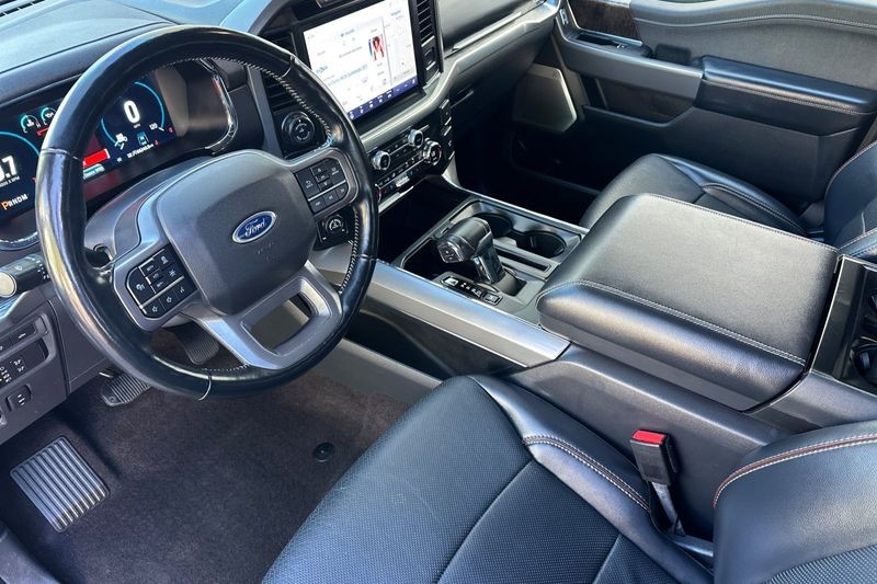 Ford F-150 Vehicle Full-screen Gallery Image 10