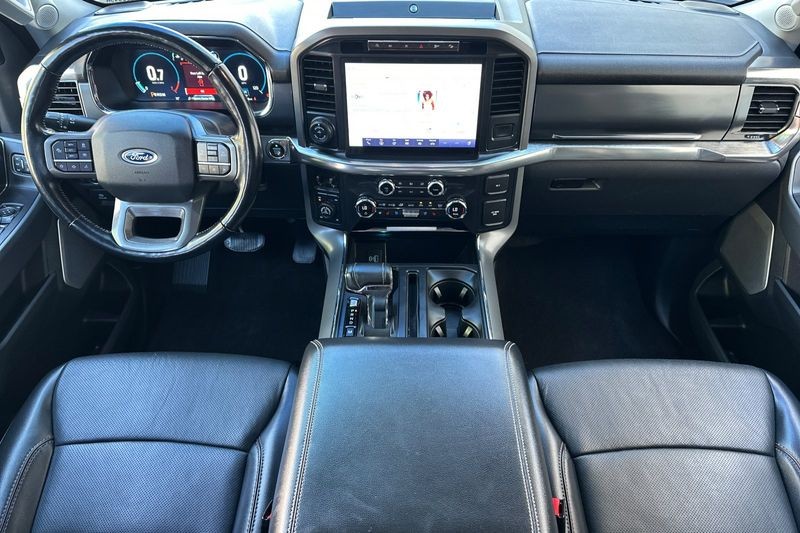 Ford F-150 Vehicle Full-screen Gallery Image 13