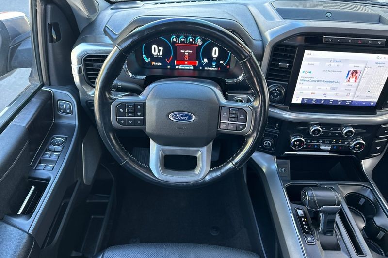 Ford F-150 Vehicle Full-screen Gallery Image 14