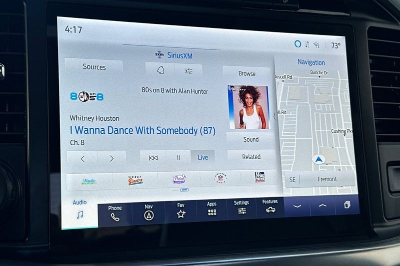 Ford F-150 Vehicle Full-screen Gallery Image 17