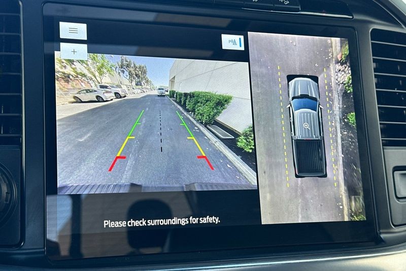 Ford F-150 Vehicle Full-screen Gallery Image 19