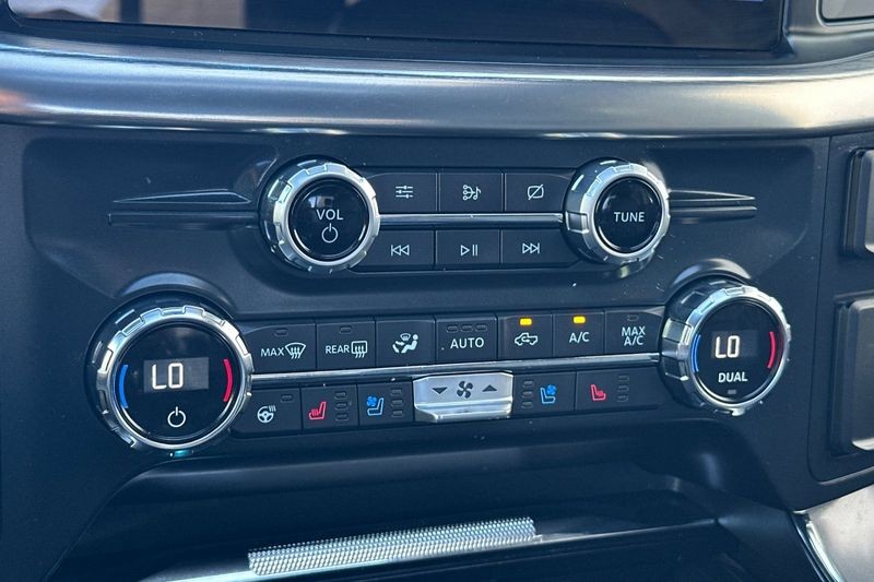 Ford F-150 Vehicle Full-screen Gallery Image 20