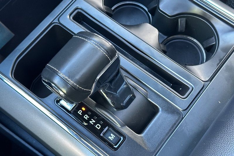 Ford F-150 Vehicle Full-screen Gallery Image 21