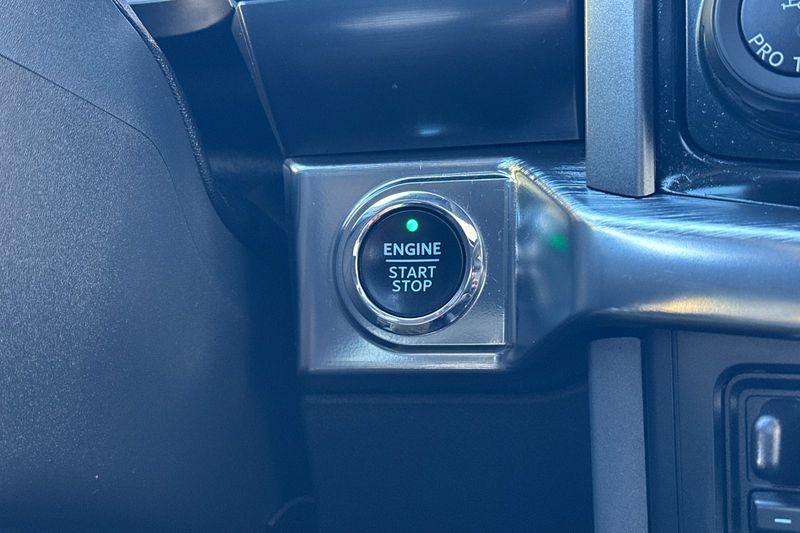 Ford F-150 Vehicle Full-screen Gallery Image 22