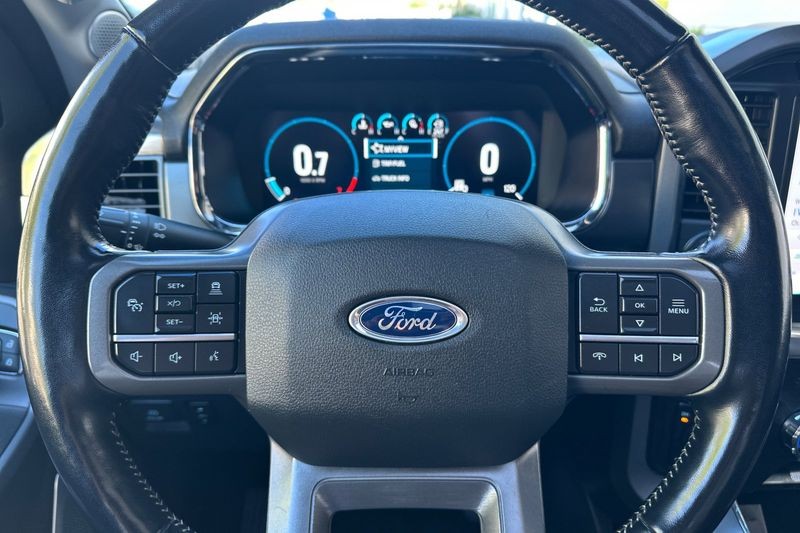 Ford F-150 Vehicle Full-screen Gallery Image 23