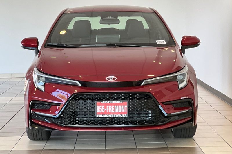 Toyota Corolla Hybrid Vehicle Full-screen Gallery Image 03