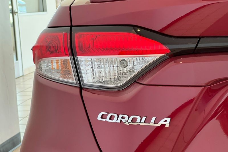 Toyota Corolla Hybrid Vehicle Full-screen Gallery Image 07