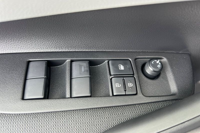 Toyota Corolla Hybrid Vehicle Full-screen Gallery Image 09