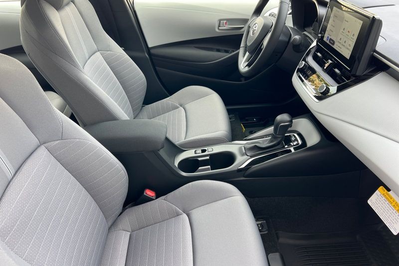 Toyota Corolla Hybrid Vehicle Full-screen Gallery Image 13