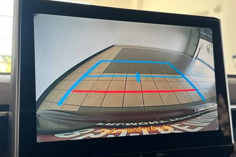 Toyota Corolla Hybrid Vehicle Full-screen Gallery Image 16