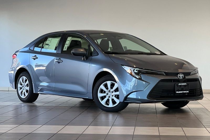 Toyota Corolla Hybrid Vehicle Full-screen Gallery Image 02