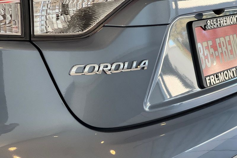 Toyota Corolla Hybrid Vehicle Full-screen Gallery Image 07