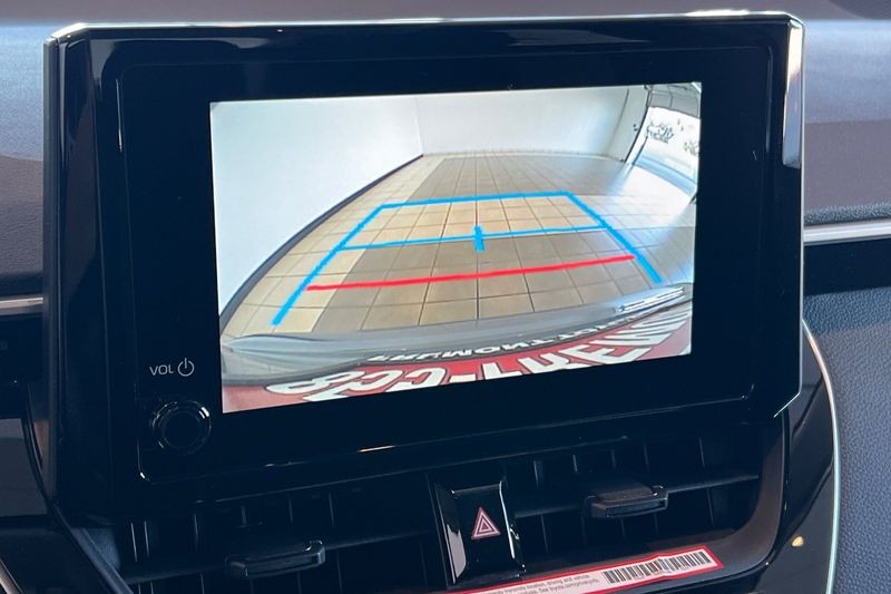 Toyota Corolla Hybrid Vehicle Full-screen Gallery Image 16