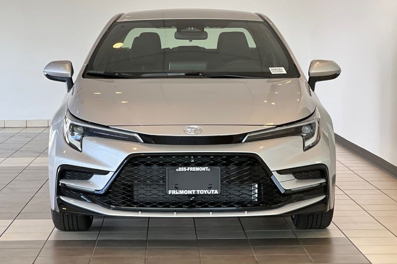 Toyota Corolla Vehicle Full-screen Gallery Image 03