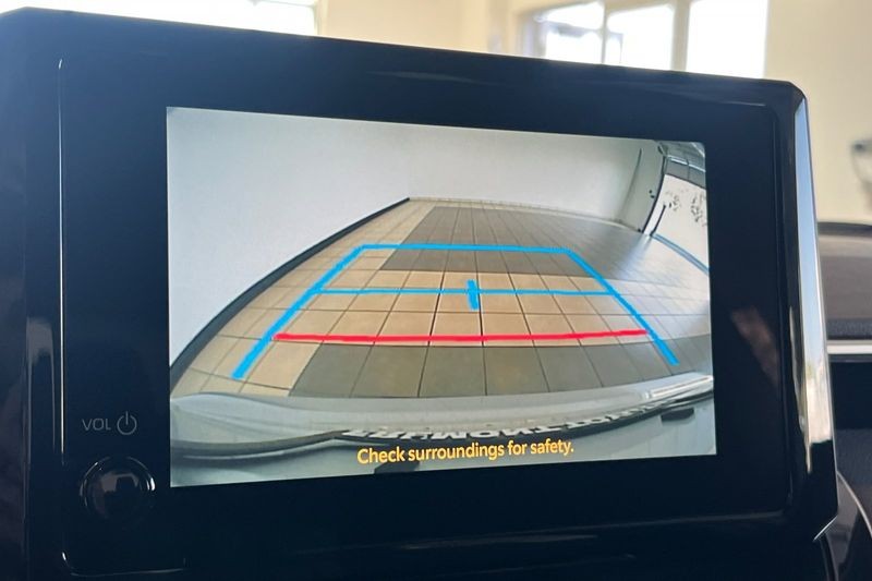 Toyota Corolla Vehicle Full-screen Gallery Image 08