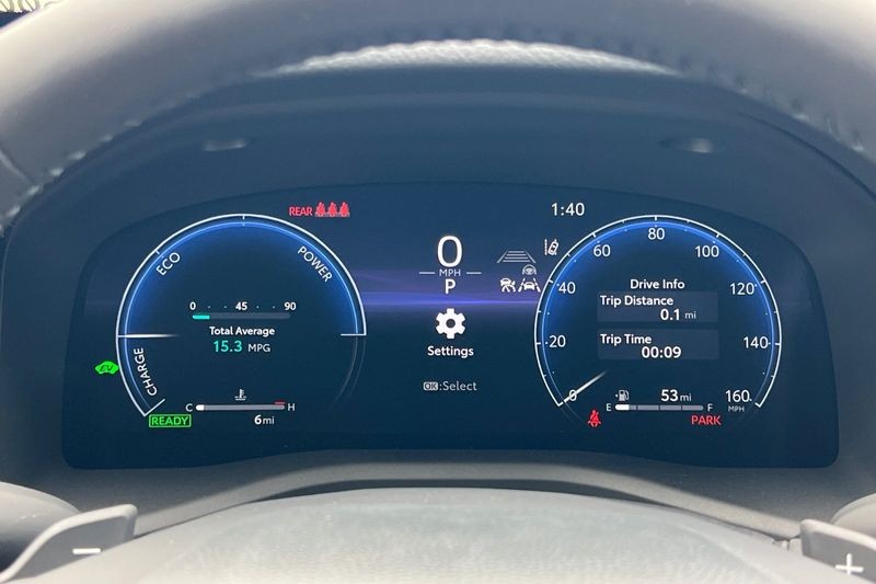 Toyota Camry Vehicle Full-screen Gallery Image 19