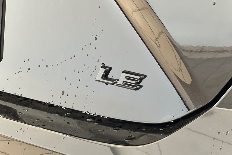 Toyota Camry Vehicle Full-screen Gallery Image 07