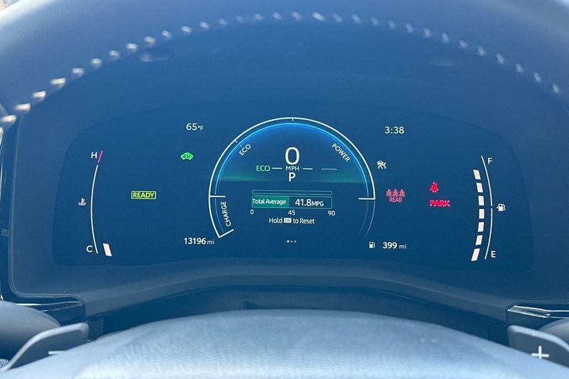 Toyota Camry Vehicle Full-screen Gallery Image 24