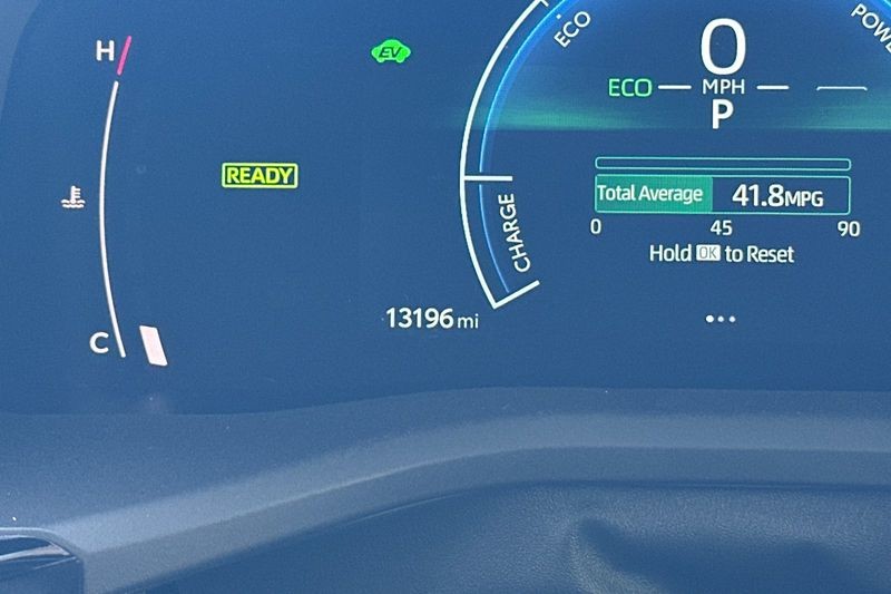 Toyota Camry Vehicle Full-screen Gallery Image 25