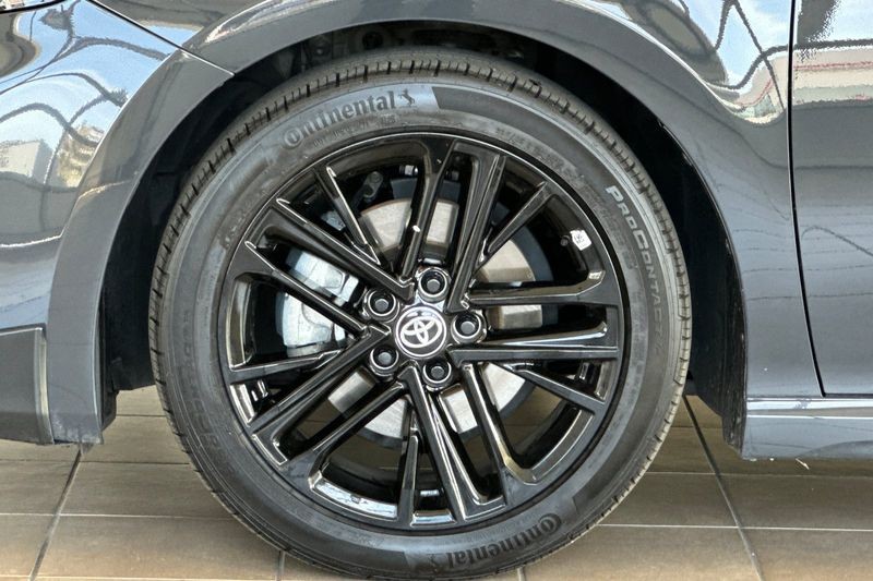 Toyota Camry Vehicle Full-screen Gallery Image 26