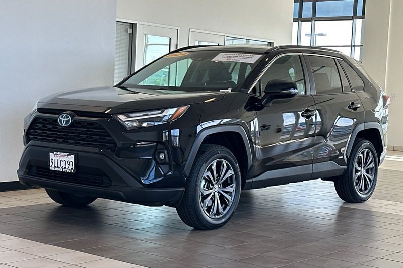 Toyota RAV4 Vehicle Full-screen Gallery Image 08